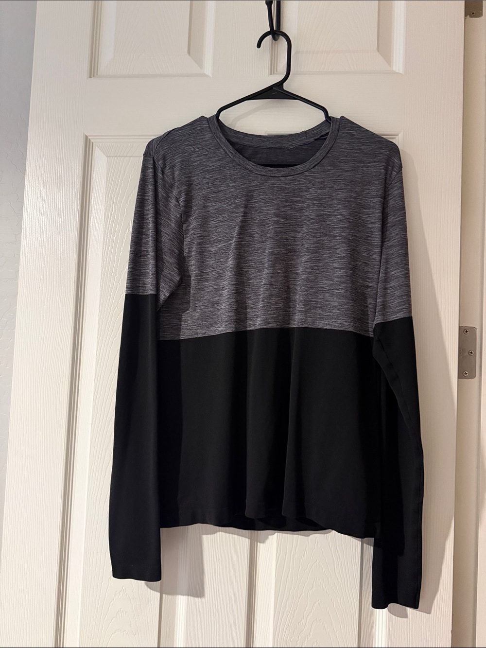 Alo Colorblock Long Sleeve Top - Gray & Black